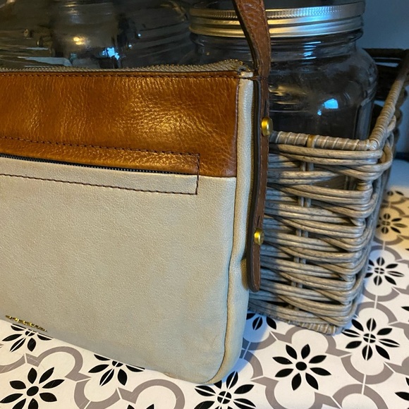 Fossil Leather Crossbody purse - Picture 6 of 16